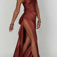 👗 FLASH-RABATT 50% AUF DAS MAXIKLEID! ✨ Satin One-Shoulder-Kleid mit Schlitz & Drapierung – Elegant & Sinnlich