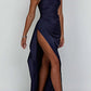 👗 FLASH-RABATT 50% AUF DAS MAXIKLEID! ✨ Satin One-Shoulder-Kleid mit Schlitz & Drapierung – Elegant & Sinnlich