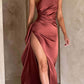 👗 FLASH-RABATT 50% AUF DAS MAXIKLEID! ✨ Satin One-Shoulder-Kleid mit Schlitz & Drapierung – Elegant & Sinnlich